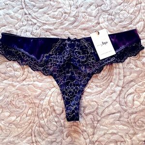 NWT New Pour Moi black/gold lace thong w/ chain detail Sz L sexy